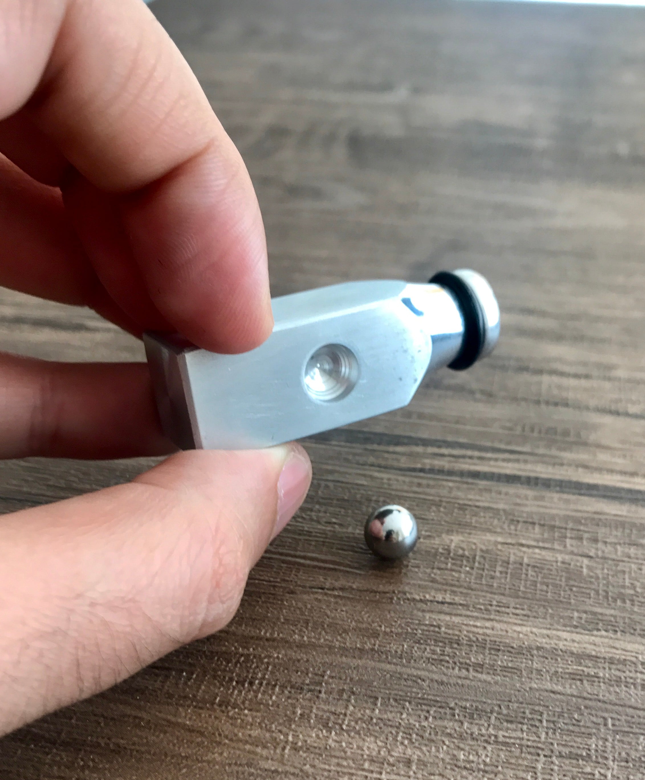 Magic Drop it Pro. Close up Magic trick - Amazing Magic Drop Out Trick